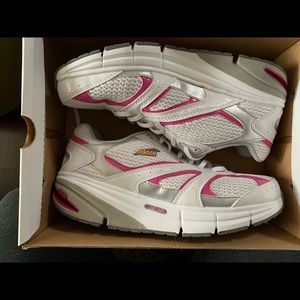 Avis Avi-Motion toning shoes NIB size 9